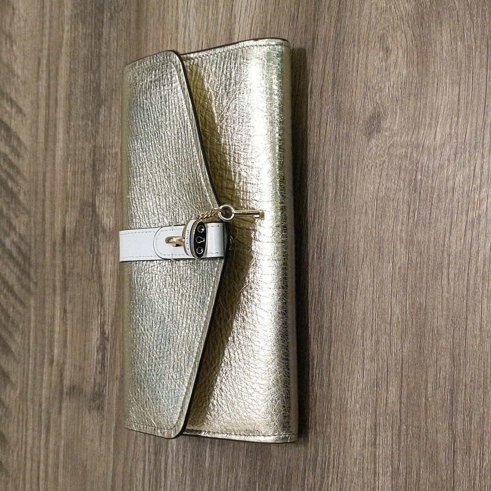 Chloe wallet on chain